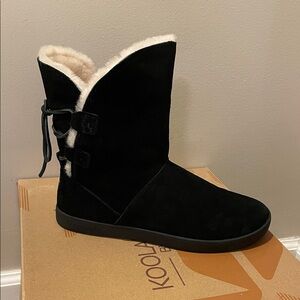 Koolaburra Women's SHAZI Short Boots